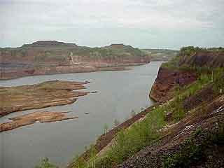  ミネソタ州:  アメリカ合衆国:  
 
 Hull-Rust-Mahoning Mine in Hibbing